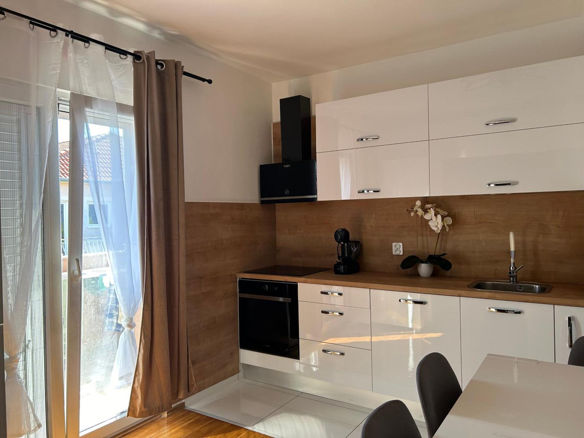 Apartman L&A Apartment บีโอกราดนาโมรู ภายนอก รูปภาพ